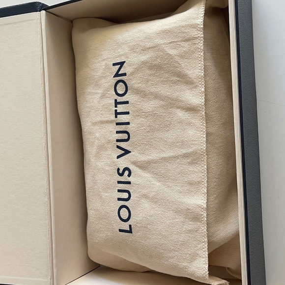 LOUIS VUITTON bag - Picture 7 of 7